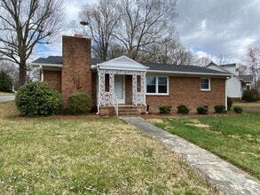 Building Photo - 1612 Hawthorne Ln