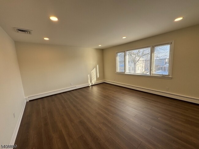 Foto del edificio - 177 Falmouth Ave