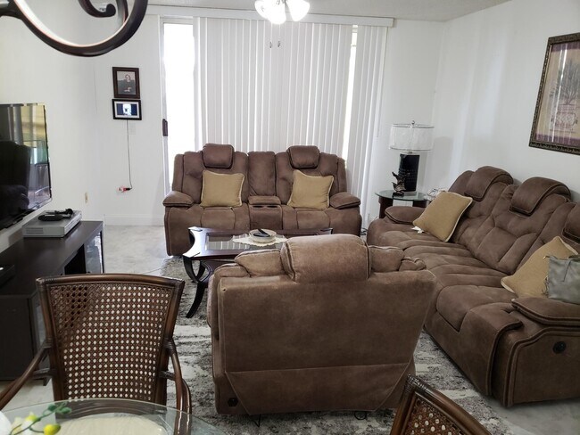 Foto del edificio - 6770 Royal Palm Blvd