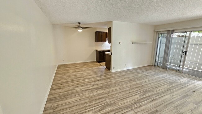 Photo - 2130 N Beachwood Dr Apartment