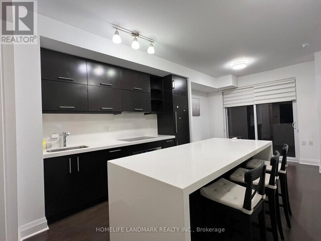 Building Photo - 1080 Bay St.