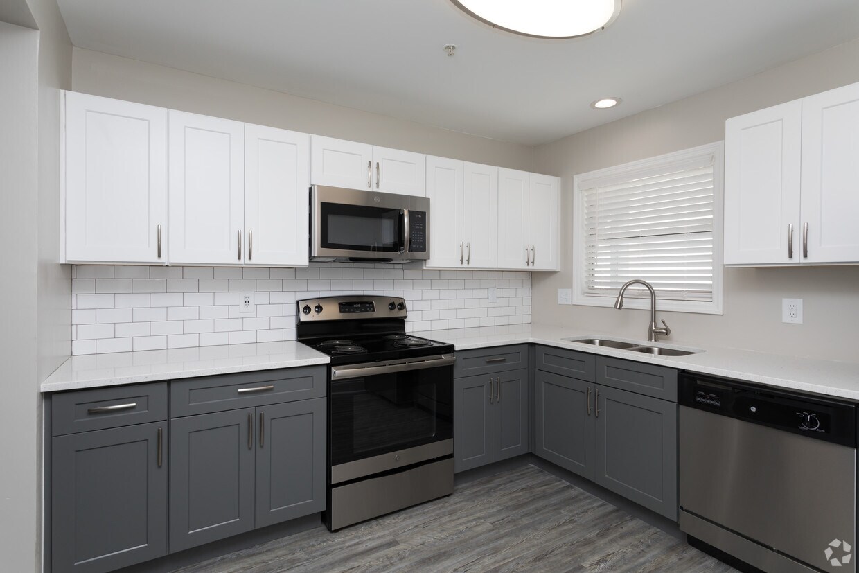 Manchester at Mansell Apartments in Roswell, GA