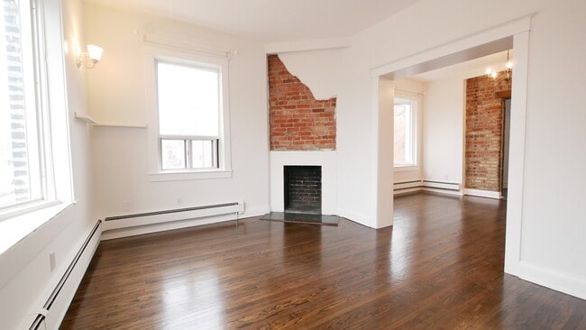 Building Photo - Gorgeous 2 Bedroom in Central Toronto