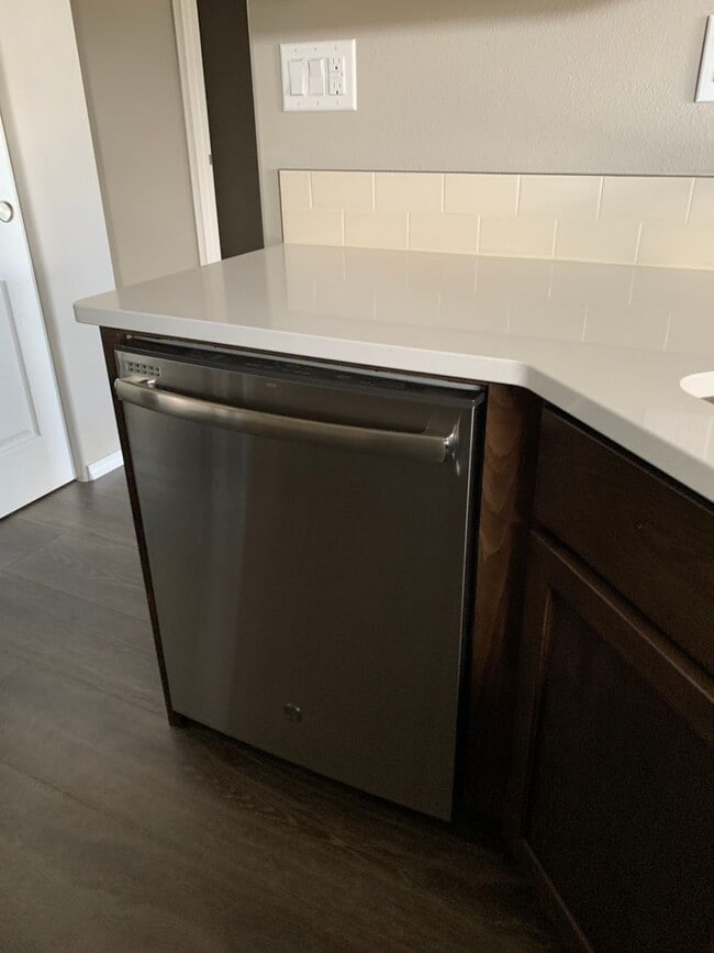 Building Photo - 3 bedroom Home in Hayden North!