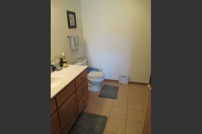 bath - 1201 Silver Dr