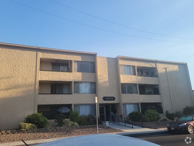 Perfect for 3 Roommates - 10855 Whipple St