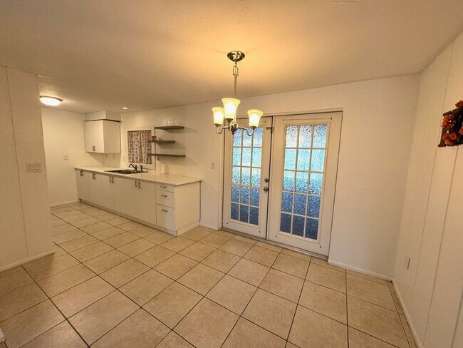Building Photo - Spacious 2-Bed/2-Bath + Bonus Room Home fo...