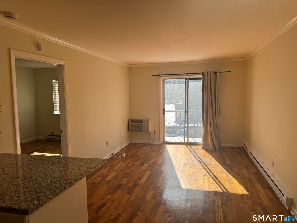 Foto del edificio - 155 Short Beach Rd