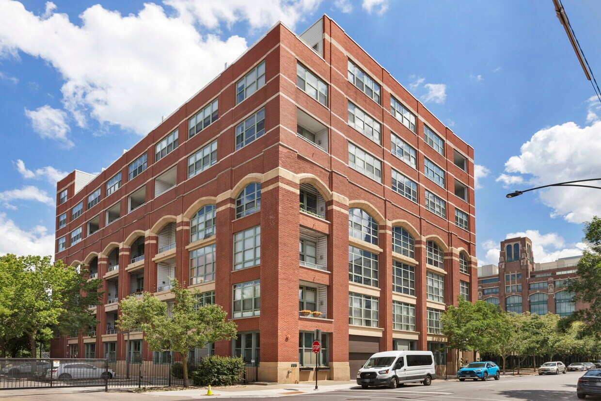 Foto principal - 2001 S Calumet Ave