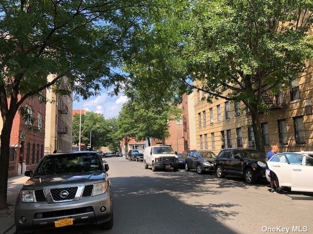 Foto principal - 91 E 208th St