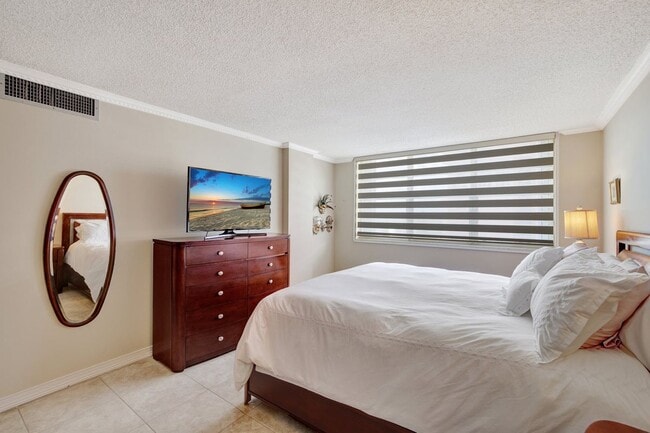 Foto del edificio - 3113 S Ocean Dr