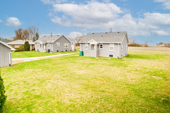 Building Photo - 506 W Fuson Rd