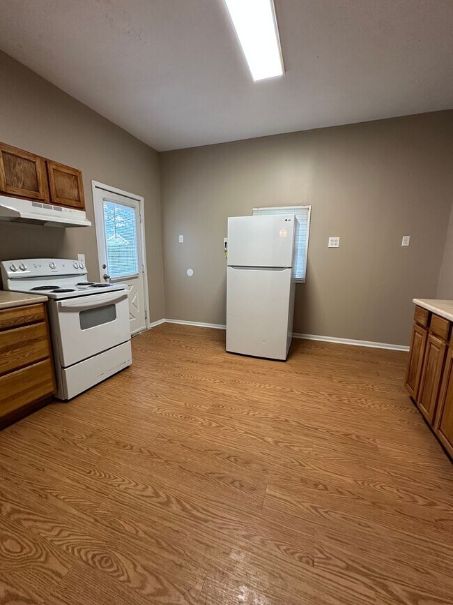 Building Photo - 2 Bedroom Single Family Home!