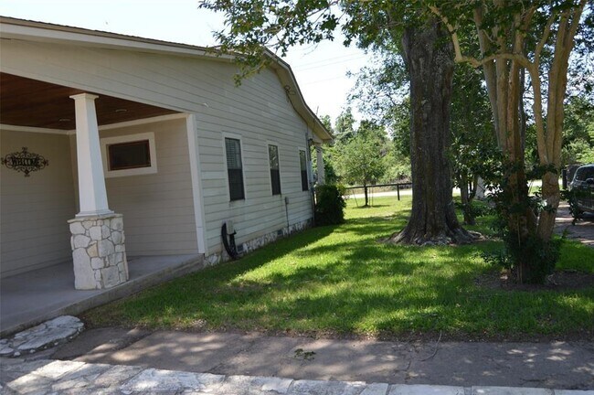 Foto del edificio - 1410 Field Store Rd