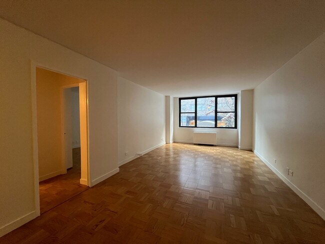Foto del edificio - 333 E 49th St
