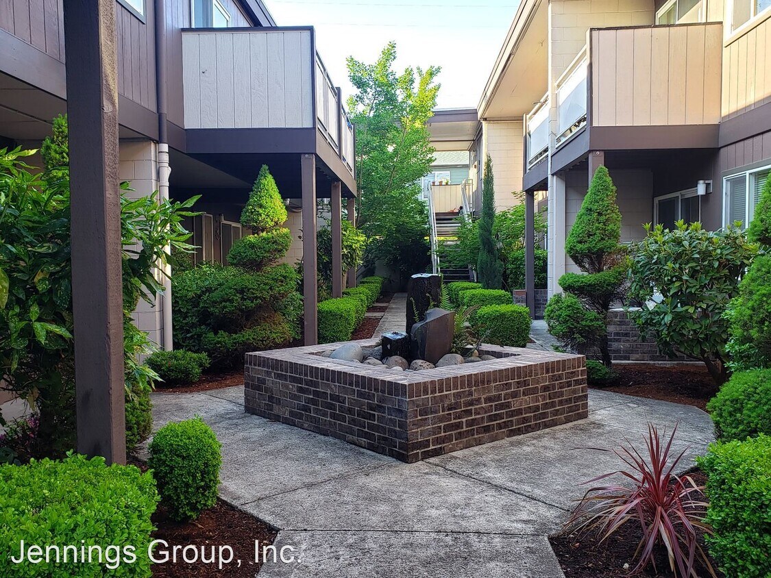 Building Photo - 116 E 16th Ave