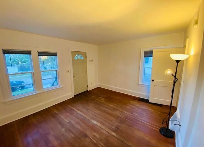 sala de estar - 1164 Cook Ave E