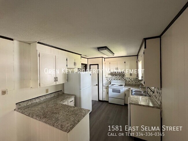 Foto del edificio - 1581 E Selma St