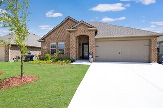 Building Photo - 627 Willow View Way