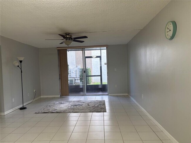 Foto del edificio - 810 Oakgrove Dr