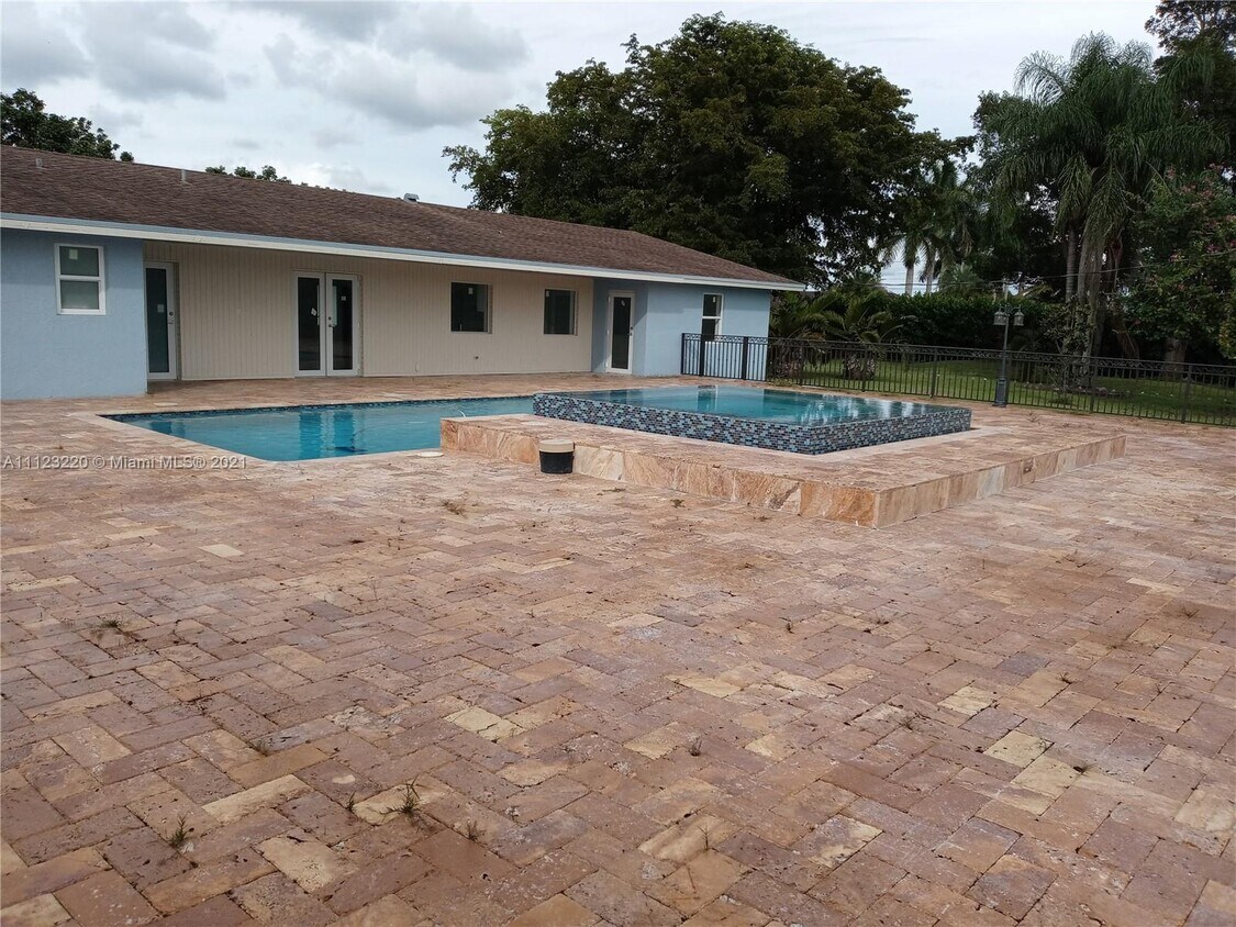 Primary Photo - 23400 SW 217th Ave