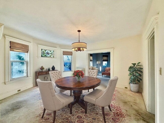 Building Photo - 44 Gray St