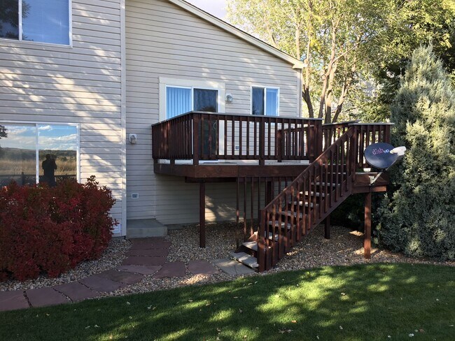 Building Photo - 3 Bedroom Home with Mountain Views