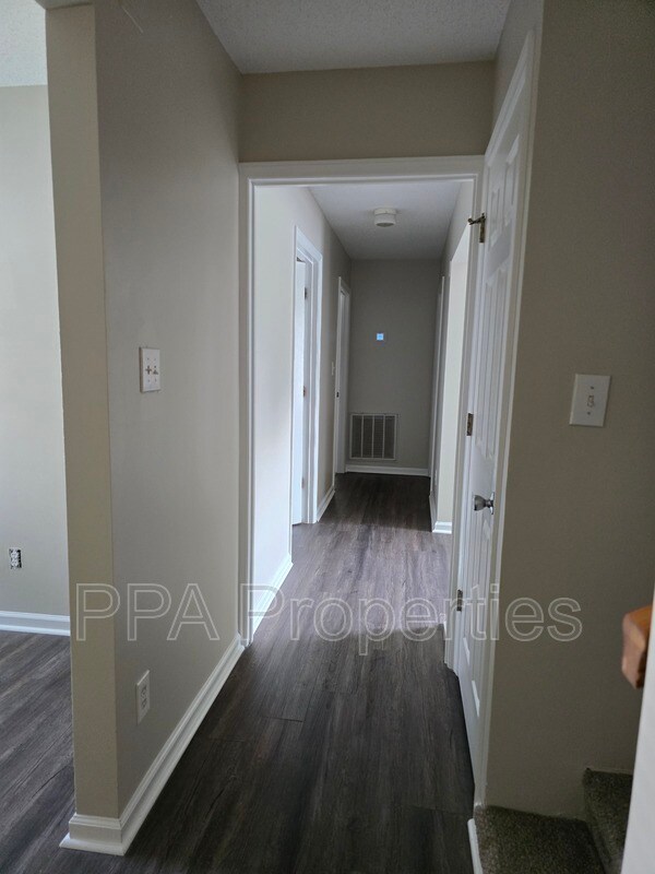 Building Photo - 2404 Francis St