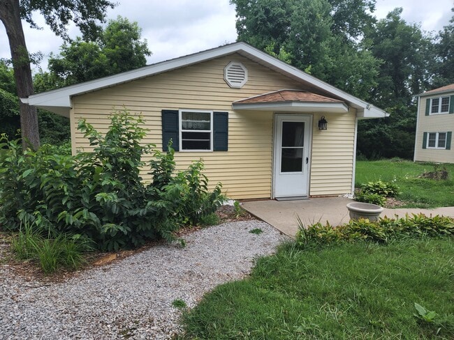 Front Cottage - 6211 Country Club Rd