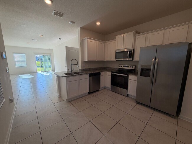 Building Photo - 3/2.5 Townhome in Bridgewater Community