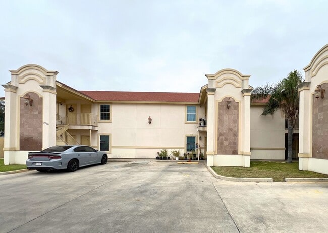 Building Photo - 3208 Gustavus St