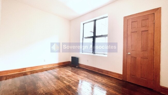 Foto del edificio - 64 W 108th St