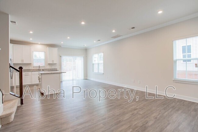 Foto del edificio - 215 Clearwood Dr