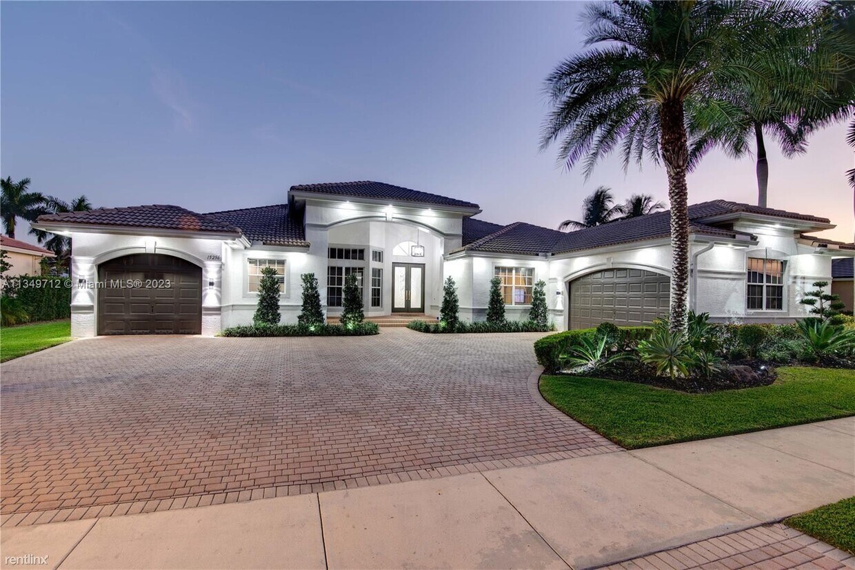 6 br, 5.5 bath House 15256 SW 37th St House Rental in Davie, FL