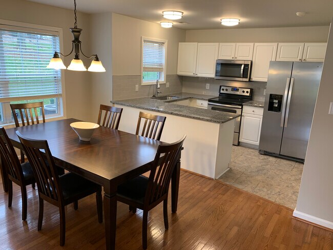Foto del edificio - 4313 Wellington Ridge Loop