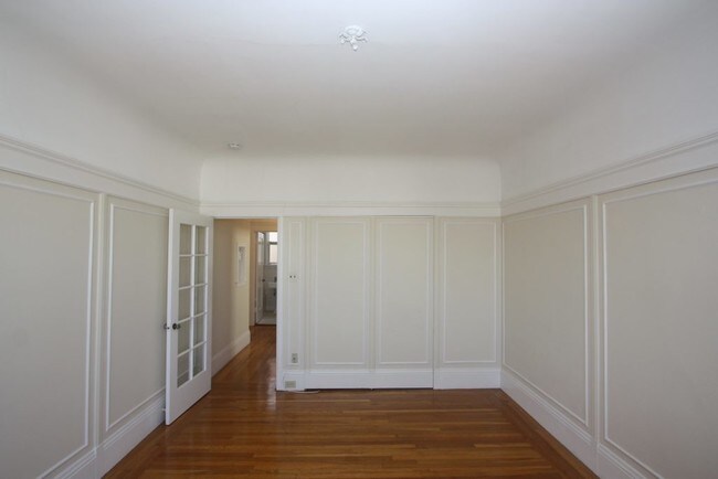 Building Photo - Amazing Views, Top Floor Studio