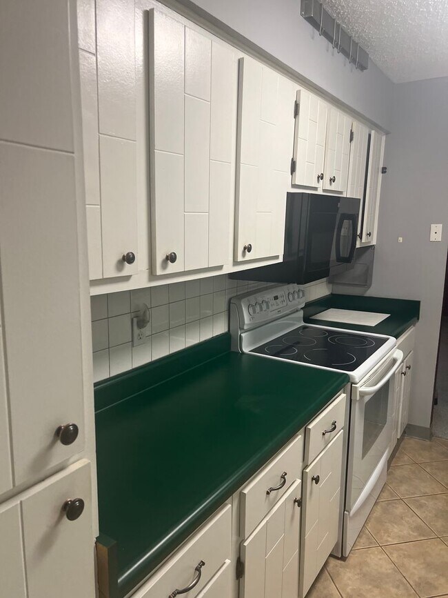 Foto del edificio - Knoxville 37923 - 2 bedroom, 2 bath condo ...