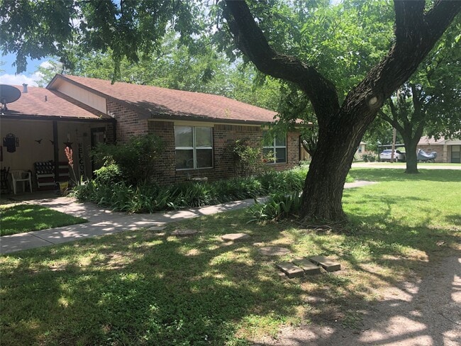 Foto del edificio - 709 Witt St