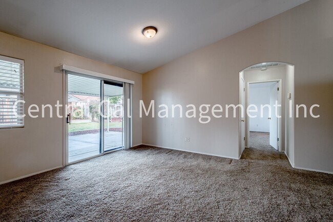 Building Photo - 3 Bedroom/2 Bath Home in Desired Riverlakes Community - $2450 per month!