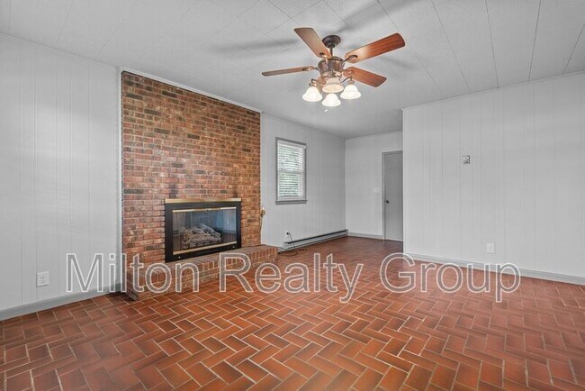 Building Photo - 203 Matthews Rd