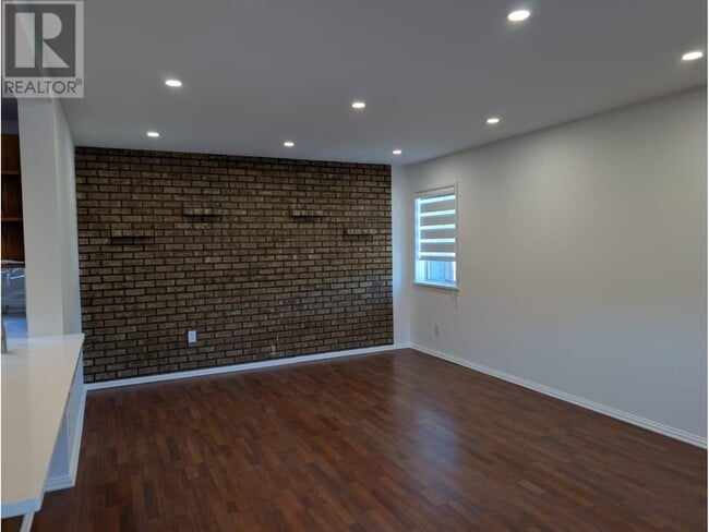 Building Photo - 2FL-4XX E Columbia St
