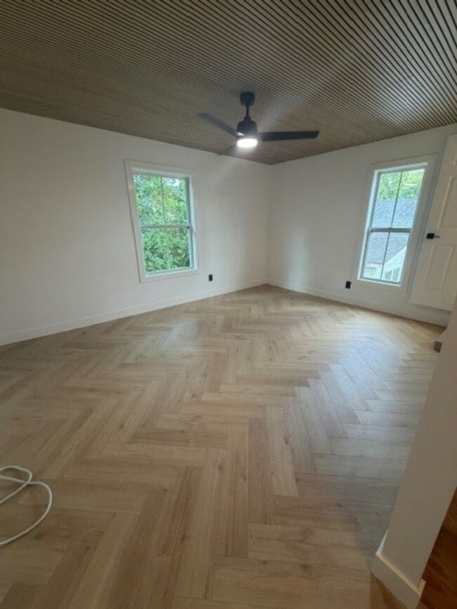 Building Photo - Renovated One Bedroom Stand Alone Apartment
