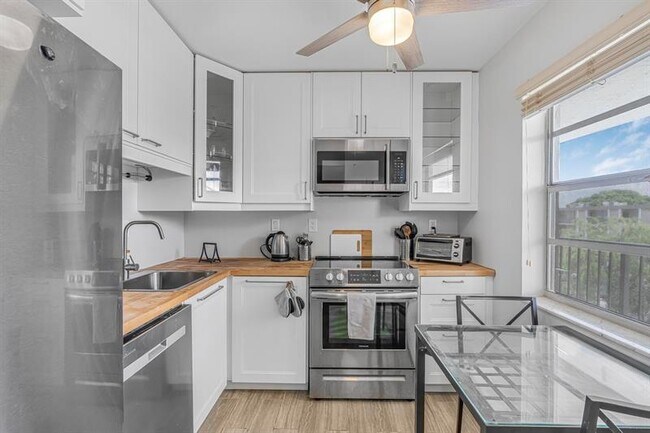 Foto del edificio - 3000 NW 48th Terrace