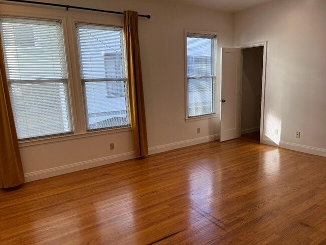 Building Photo - 45 Lynch St