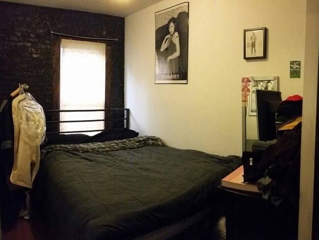 Foto del edificio - 348 E 18th St