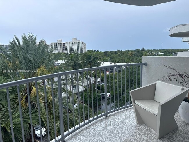 Building Photo - 210 Sea View Dr