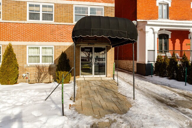 Building Photo - 2960 Boul Saint-Joseph