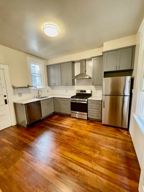 Building Photo - 114 Varennes St