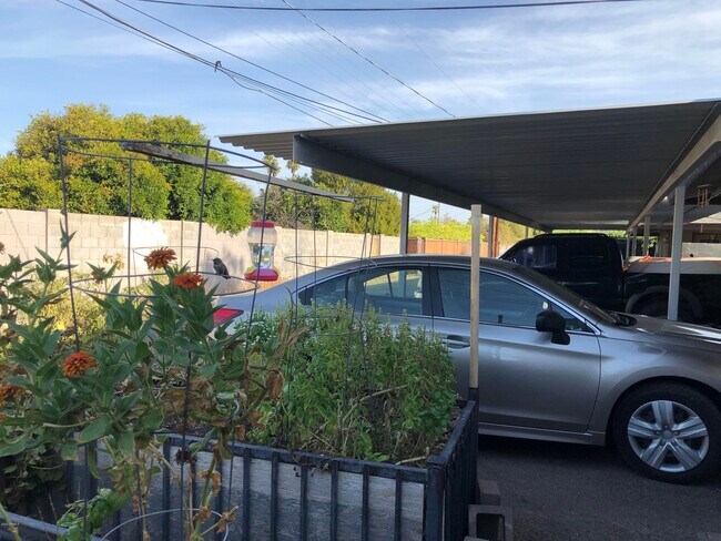 Foto del edificio - 2020 S Granada Dr