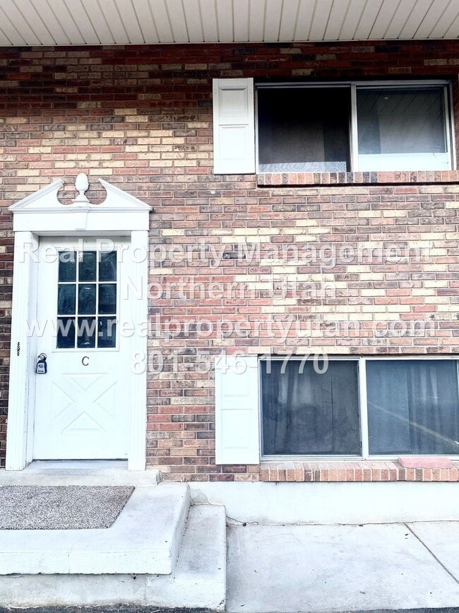 Building Photo - 111 Center St